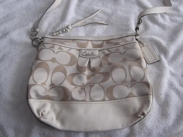 COACH Sacs à main Authentique in Women's - Bags & Wallets in City of Montréal - Image 11