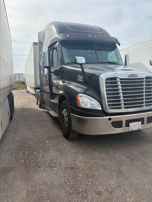 2014 Freightliner Cascadia in Heavy Trucks in Mississauga / Peel Region - Image 3