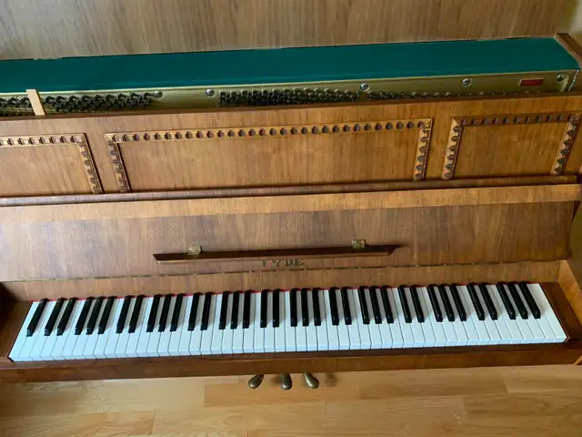 Etyde Piano in Pianos & Keyboards in Calgary - Image 8