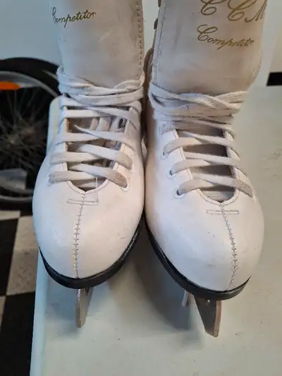 Patin CCM grandeur 5 en très bonne condition, View more