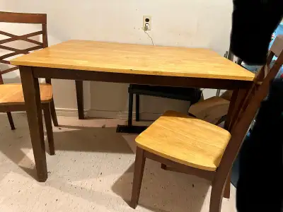 Beautiful dining room table 3 chairs cash only please, View more