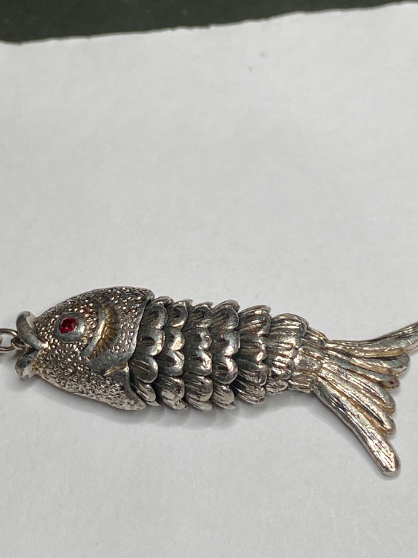 Vintage  Silver Articulated Moving Fish Pendant Red  Eye 1” Long in Arts & Collectibles in Vancouver - Image 4