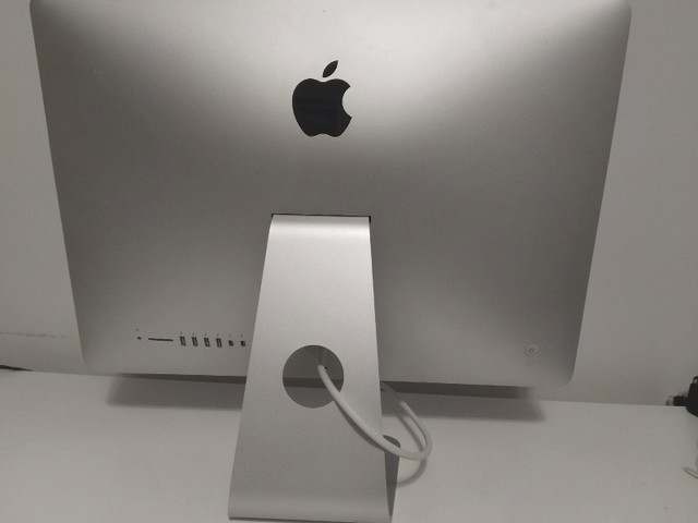 Apple iMac (2014) w/ Magic Trackpad | Desktop Computers