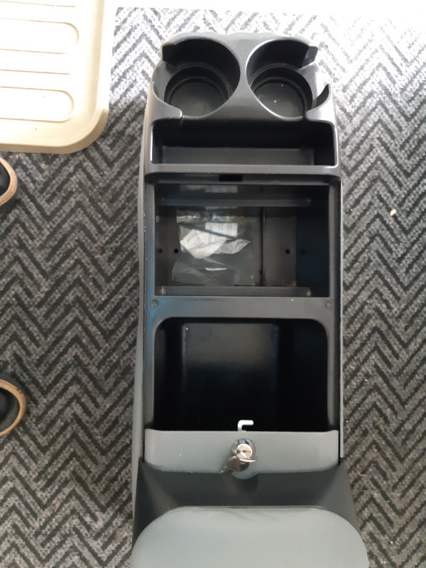 CENTRE CONSOLE FOR VEHICLES in Other Parts & Accessories in Ottawa - Image 2