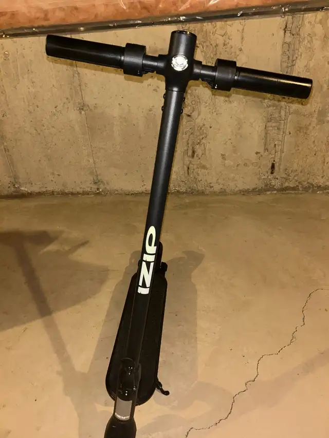 i-Zip Electric Scooter in Scooters & Pocket Bikes in Hamilton - Image 7