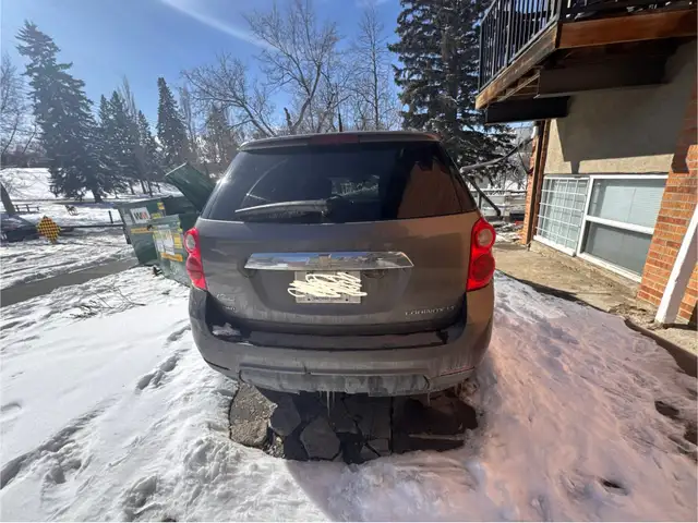 2011 Chevy equinox  in Cars & Trucks in Calgary - Image 2