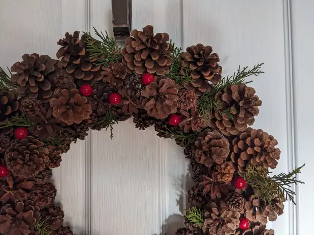 NEW 18" Pinecone Wreath64363194185089122