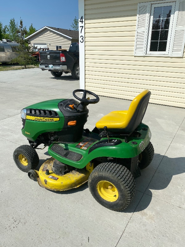 John Deere 120 lawn tractor Lawnmowers & Leaf Blowers Winnipeg Kijiji