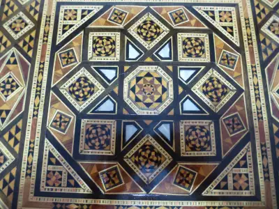 Table d’appoint/mother of pearl end table, View more