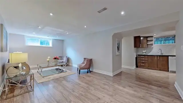 Renovated, spacious 1 bedroom with 1 upgraded washroom in Long Term Rentals in Hamilton - Image 3