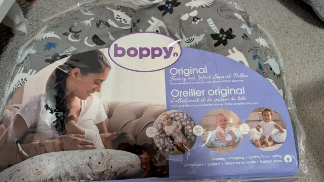 Boppy breastfeeding & baby support pillow in Feeding & High Chairs in Oakville / Halton Region - Image 2
