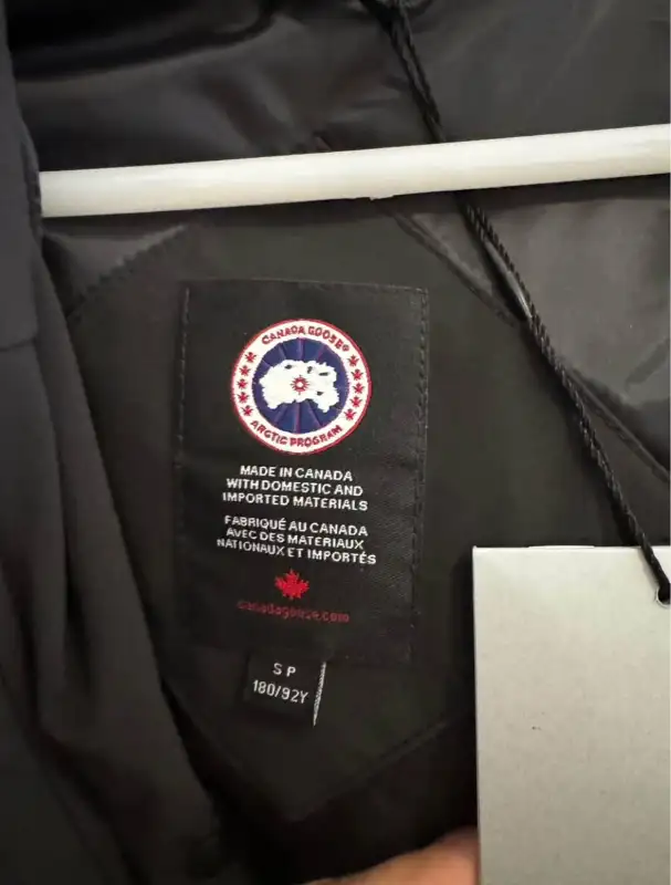 Canada Goose - Brexton Coat -Brand New Tagged - Black Size Small in Men's in Mississauga / Peel Region - Image 5
