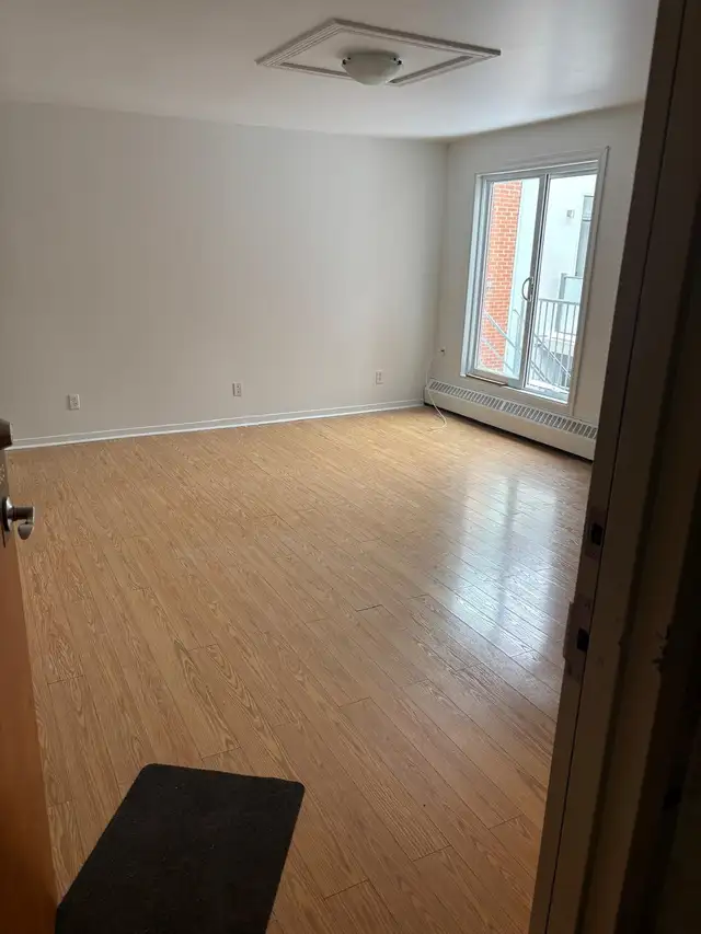 Beau Studio $950-metro Jean-Talon disponible maintenant