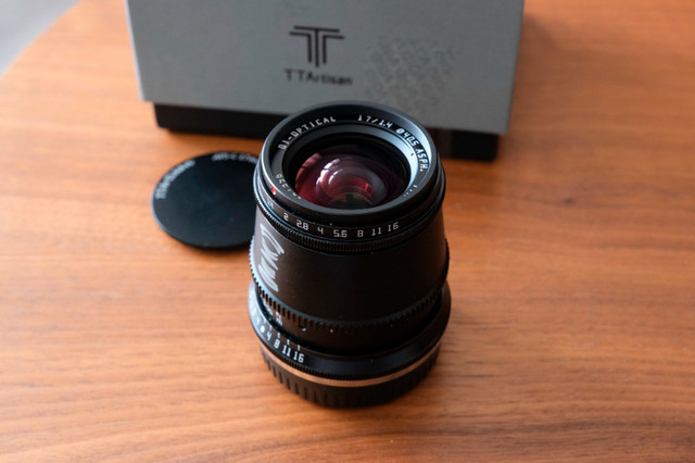 Objectif TTartisan 17 mm f1.4 pour Fujifilm dans Appareils photo et caméras  à Ville de Québec - Image 2