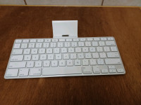 Apple Keyboard Dock for iPad 1st, 2nd, 3rd Generation 30 Pin Con