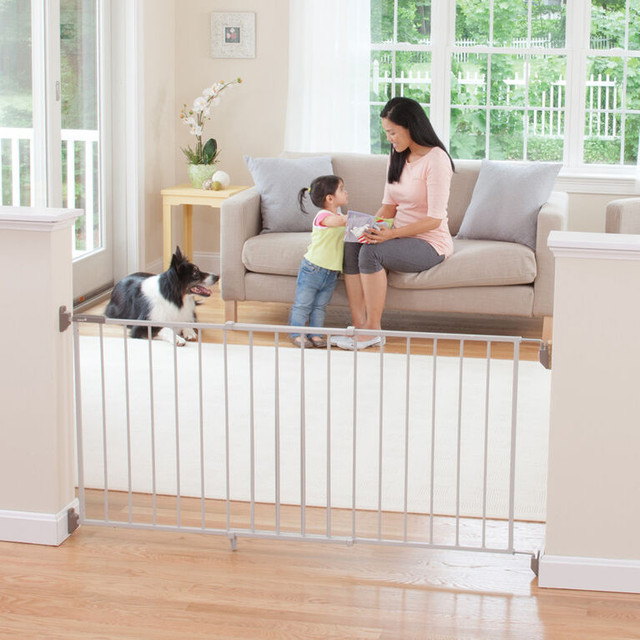 Safety 1st Wide and Sturdy Sliding Metal Gate in Gates, Monitors & Safety in Gatineau - Image 2