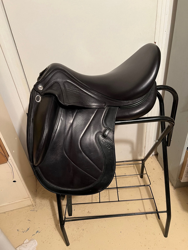 Selle CWD 2021 très propre 18.5 in Equestrian & Livestock Accessories in Saguenay - Image 4