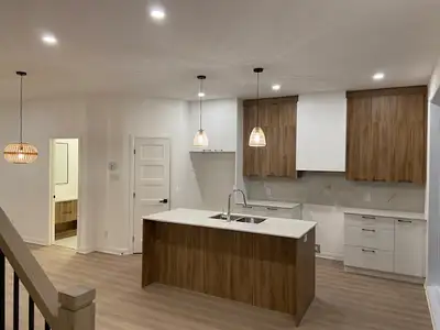 Bienvenu au 3863 Rue Paré, St-Hubert, QC, Canada Grand 5½ lumineux à St-Hubert disponible dès mainte...