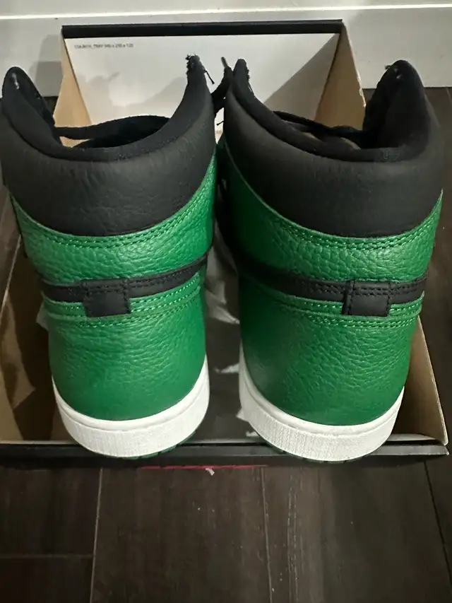 JORDAN 1 RETRO HIGH “PINE GREEN” (SIZE 13) in Men's Shoes in Mississauga / Peel Region - Image 5