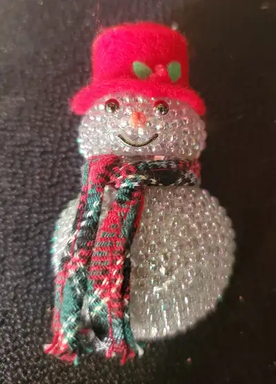 Pin to your jacket or shirt. Pretty old. Lights up. Needs batteries. $5