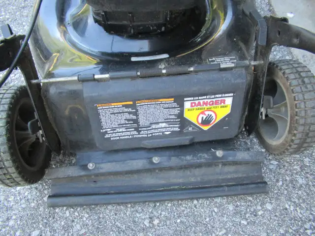 22 inch Murry lawn mower in Lawnmowers & Leaf Blowers in City of Toronto - Image 3