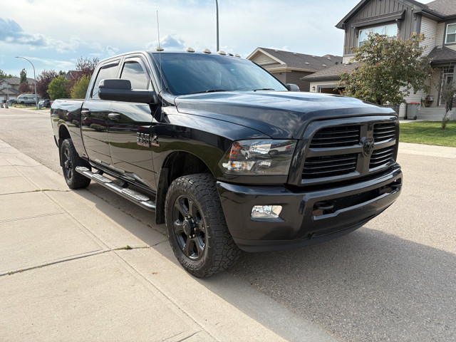2017 Ram 3500 SLT 4x4 Crew Cab Short Box 6.7L Cummins Diesel in Cars & Trucks in St. Albert - Image 4