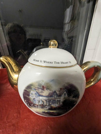 Beautiful teapot Home is where the Heart is