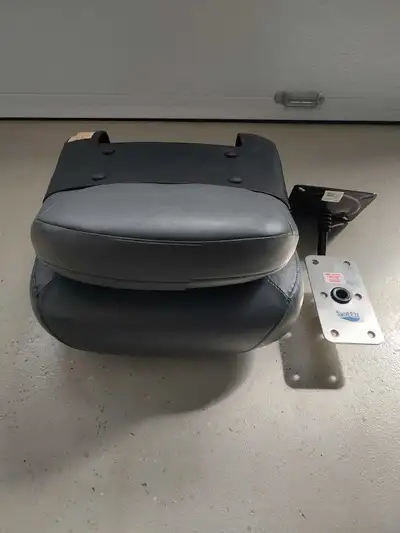 USA made low back boat seat with 4x8 deck mount and swivel base. For 3/4" post mounting non locking.