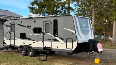 Well maintained travel trailer. Serviced at RV dealer, recent full maintenance with wheel bearings r...