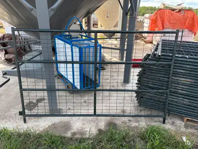 Lightweight new fence panels that will connect together, great fencing to keep wildlife and domestic...