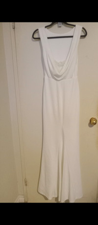 Beautiful (Size: 4) Wedding Dress!