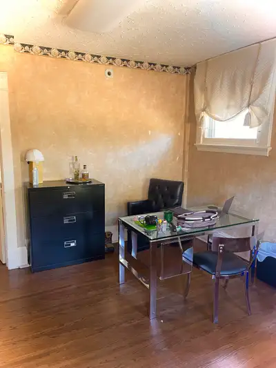 Office Space for Rent in Downtown St. Catharines Located in a charming century home, this inviting o...