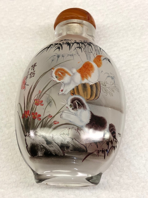 VINTAGE Chinese Reverse Painted CATS Glass SNUFF BOTTLE MINT in Arts & Collectibles in City of Toronto - Image 2