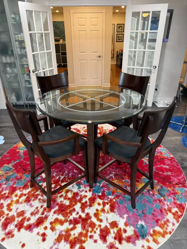 Glass top counter height kitchen table with 4 chairs in Dining Tables & Sets in Markham / York Region - Image 4