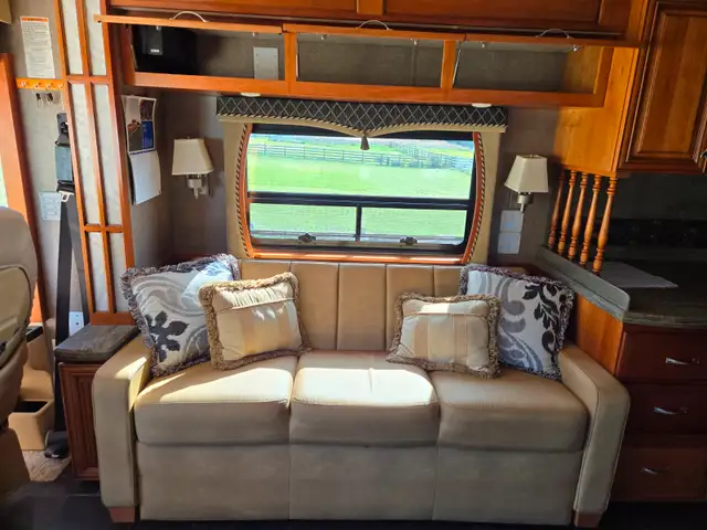 Luxurious and meticulously maintained 2011 Newmar Mountain Aire in RVs & Motorhomes in Vernon - Image 3