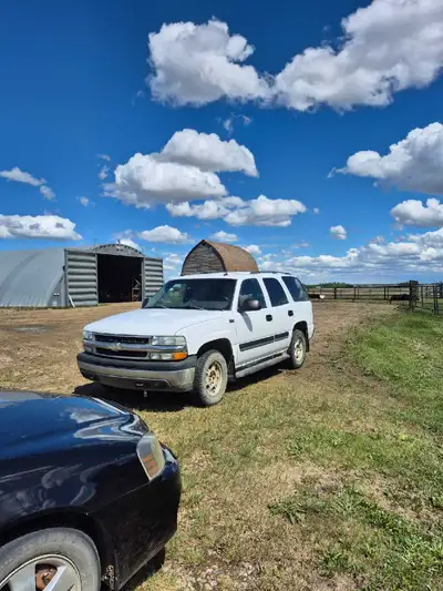 2005 chevy tahoe 1500 4x4 3000 obo 5.3L vortec 430000km Starts good, strong engine and transmission...