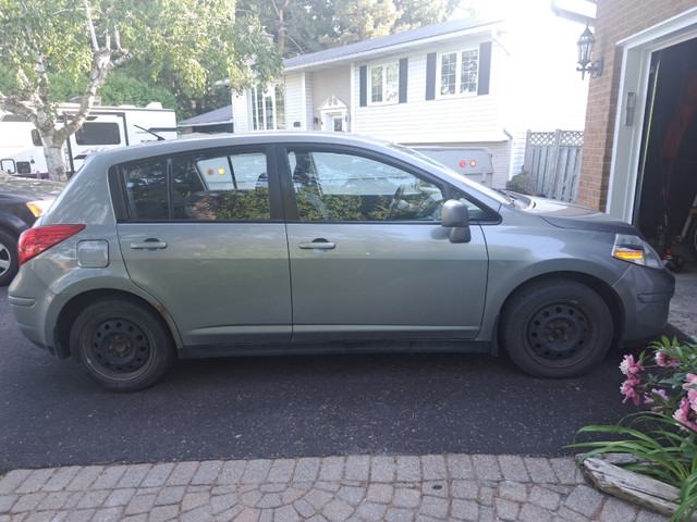 2010 Nissan Versa Hatchback - 183000 KM in Cars & Trucks in Ottawa