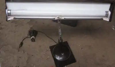 Canadian made vintage drafting gooseneck flexible lamp, works with good fluorescent tube. 18.5" wide...