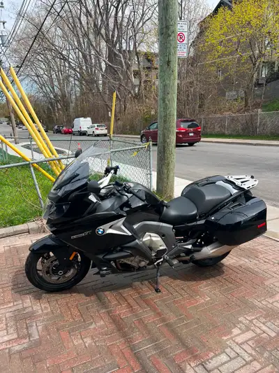 Garantie prolongée BMW exp. 16 octobre 2026. Jamais échappée jamais accidentée. GPS BMW, poignées ch...