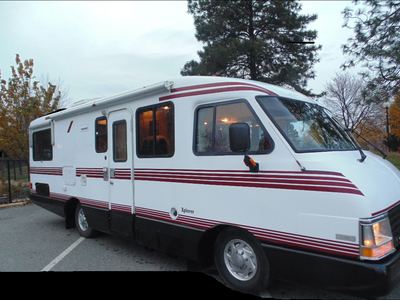 1990 model XMC XPLORER Extremely Rare Motorhome!!! Only 25' long. Produced in very limited numbers.....