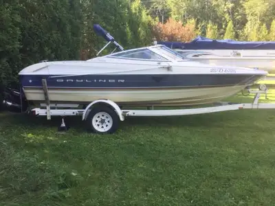 Bateau bayliner 1998, in-bord, moteur 3 litres , 135 hp., longeur 17,5 pieds, complet remorque et av...