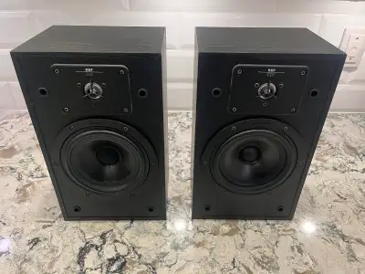 Good pair of KEF speakers. Very nice clean sound. Some signs of usage but overall good condition. No...