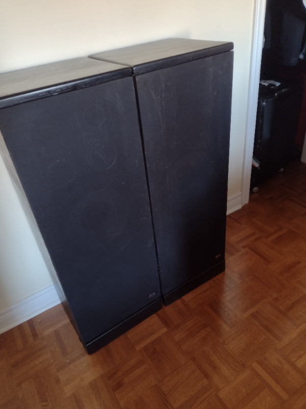 KLA Speakers. Good condition. Priced to Sell! in General Electronics in Mississauga / Peel Region - Image 2