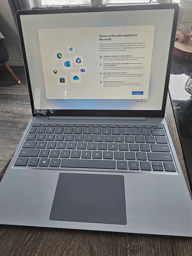 Tablette surface laptop GO ( écran tactile ) + moniteur tactile dans Appareils électroniques  à Victoriaville