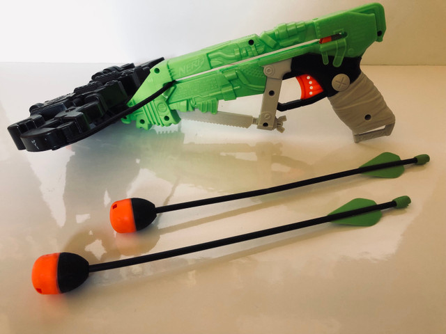 Nerf Zombie Strike Wrathbolt crossbow in Toys & Games in Dartmouth - Image 2