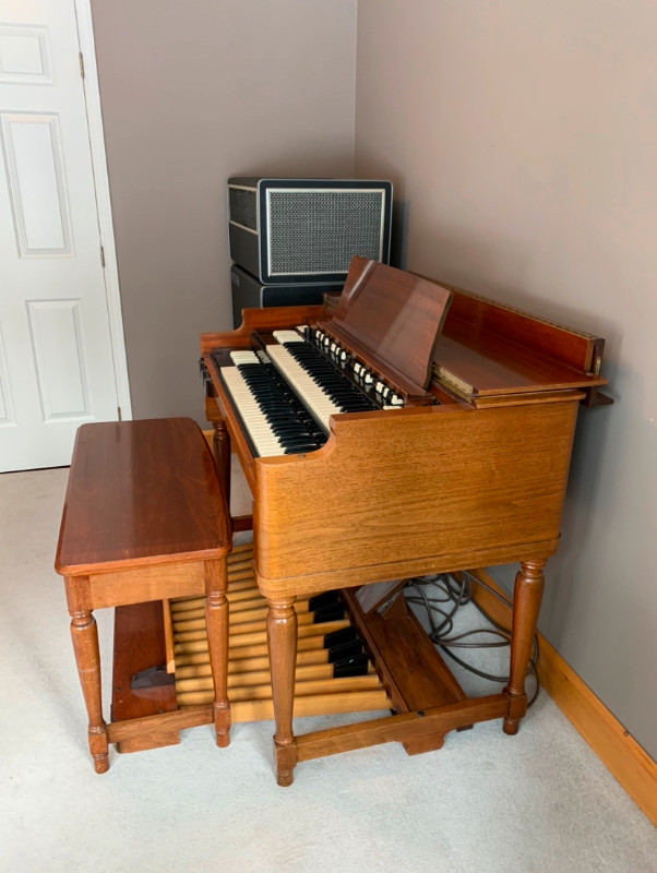 Hammond B3 Organ with Leslie in Pianos & Keyboards in Whitehorse - Image 3