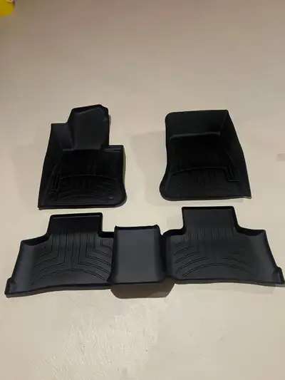 WINTER/ALL SEASON FLOOR MATS. Brand New, Original Mercedes Benz . Fit, 2023,2024,2025/2026 Benz GLC...