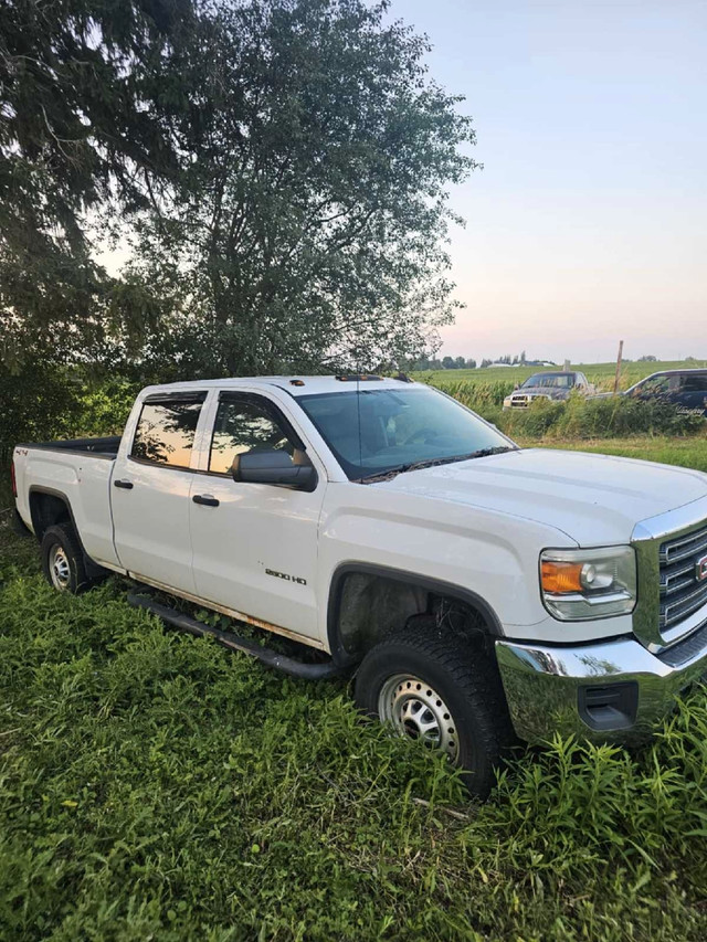 2015 Sierra HD 2500 with arctic V-Plow in Cars & Trucks in Peterborough