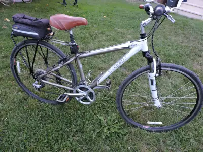 Vélo Hybride performance Trek, Haute Gamme, Ultra Léger, NEUF, View more
