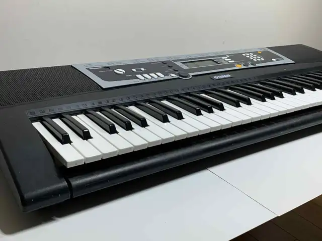 Yamaha YPT-210 Keyboard + Adapter | Good Finds62863270258177124